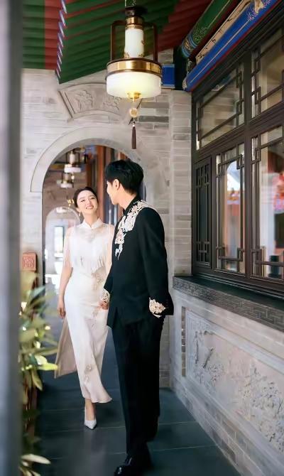 笑不活，佟丽娅发文祝福董璇新婚快乐，评论区都是唱反调的