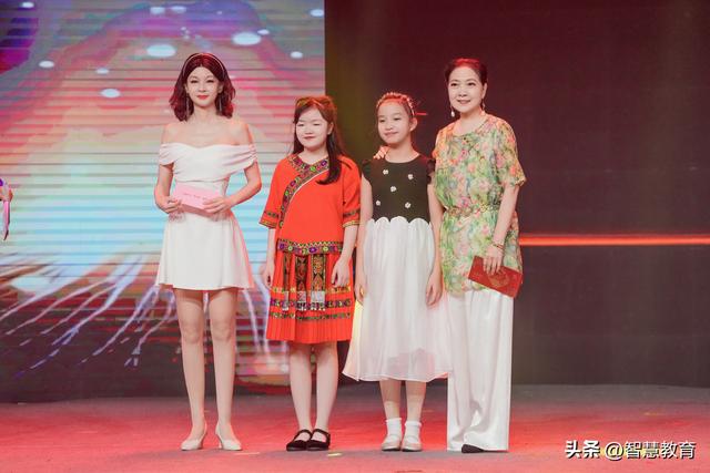 钟小丹出席中国青少年儿童艺术电影周暨第五届中国少儿微电影展