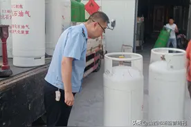太原市尖草坪区市场监管局开展“气液双相”液化石油气瓶安全大检查图片