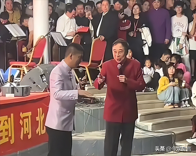 闫学晶没想到，2026年刚开年	，老搭档冯巩就给她上了生动一课