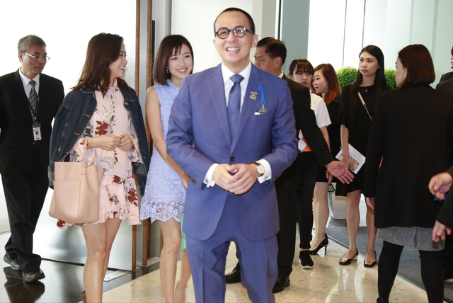 2909亿身价有何用？97岁的李嘉诚无力回天，两个60岁儿子已成心病