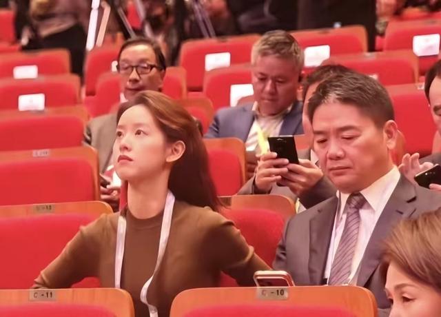 婚变风波48小时后	，刘强东不再沉默！坦言“在老婆面前没了自信”