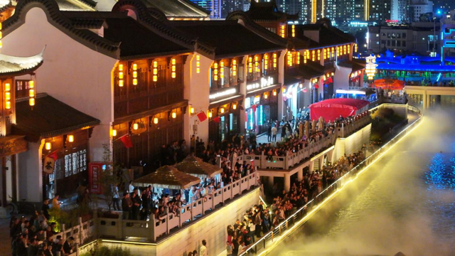 “夜”态万千go嗨，万象街夜夜夜耶！🤟