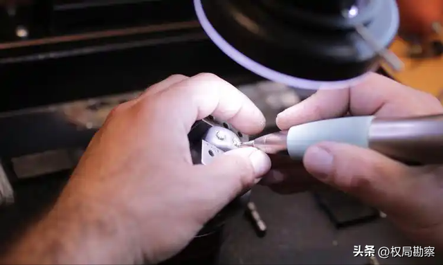 卖不动了？知名品牌巨头宣布降价，库存堆成山	，囤货者亏惨了