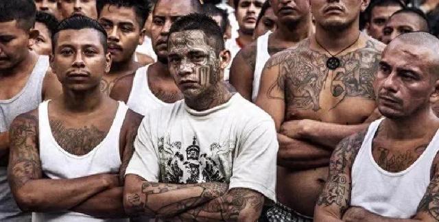 黑帮；替国家行使权利？巴西1个黑帮老大，可以吊打400名警察