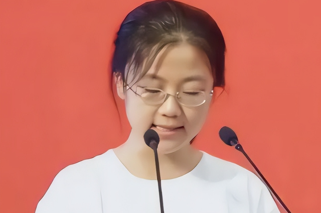 辽宁文科状元放弃72万奖学金，从港大退学再战高考，如今怎样了？
