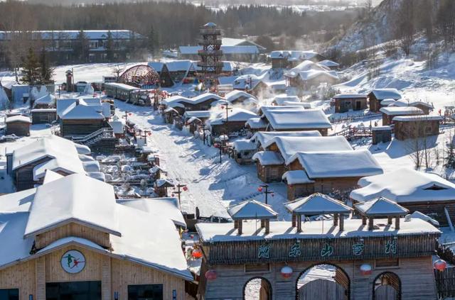 诚邀共赴跨年迎新之旅!银装素裹间,开启祈福狂欢的魔法庆典
