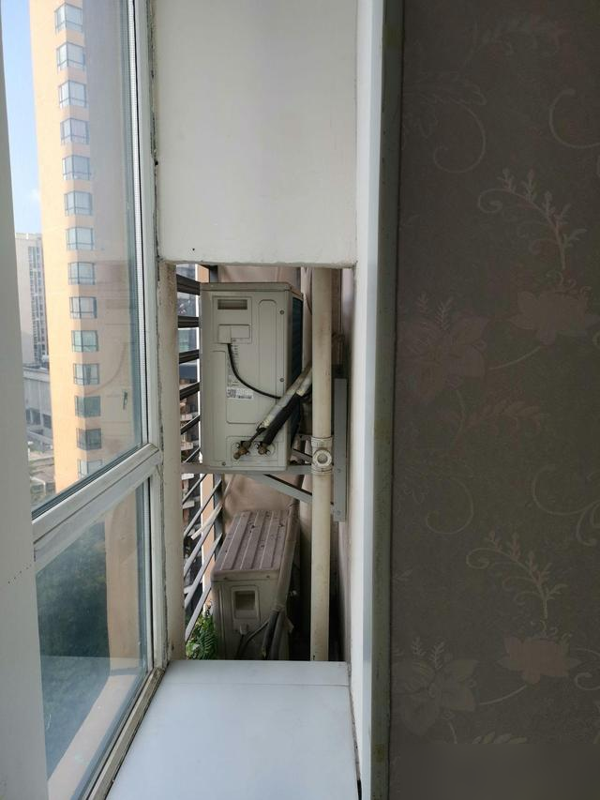 奇葩邻居把空调外机装在我家，我就笑笑不说话，3个月后哭着拆了