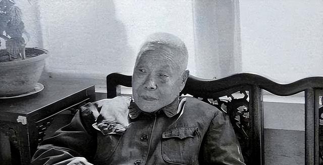 清朝最后一名太监回忆：妃子洗澡从不用手和避讳太监，十分侮辱人