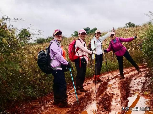 徒步石林蓑衣山、赏水上石林，遇降雨淅淅沥沥，收获特别的体验