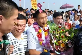 14年前，用渔船撞击日本军舰的中国船长，现在怎么样了？图片