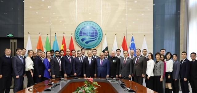 中美决战倒计时？特朗普改变对台称谓，中国已动摇美国霸权根基？