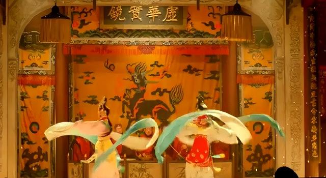 陈佩斯妹妹一家捧场《戏台》，外甥女颜值很高，妹妹张山气质不菲