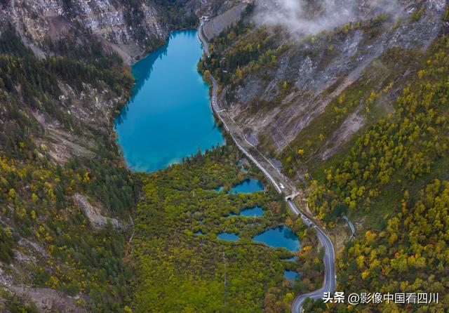 四川阿坝：金秋九寨美如画