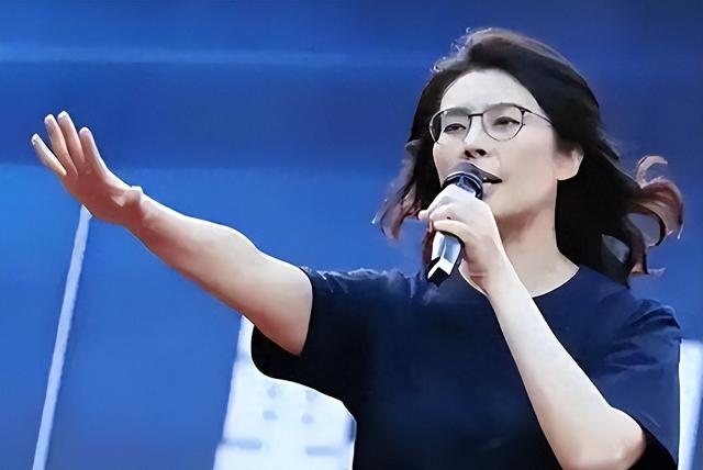 面对全球通缉，沈伯洋送大陆一句话，台当局得意	，郑丽文重拳出击