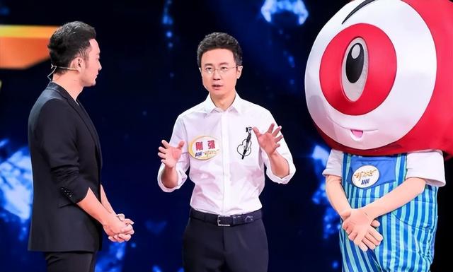阅兵解说员揭秘，原来是他们俩，都是我们熟悉的央视著名主持人