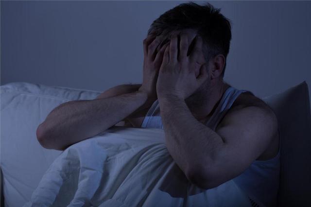 如何判断男性是否进入更年期？提醒：与其看年龄，不如看这些变化