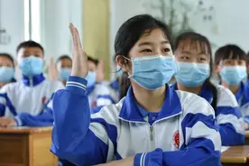 孩子过了14岁，该送他两个“礼物”了！（值得一读）图片