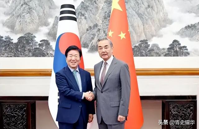韩国特使团抵达北京，下飞机的第一句话不简单，中方回应很干脆