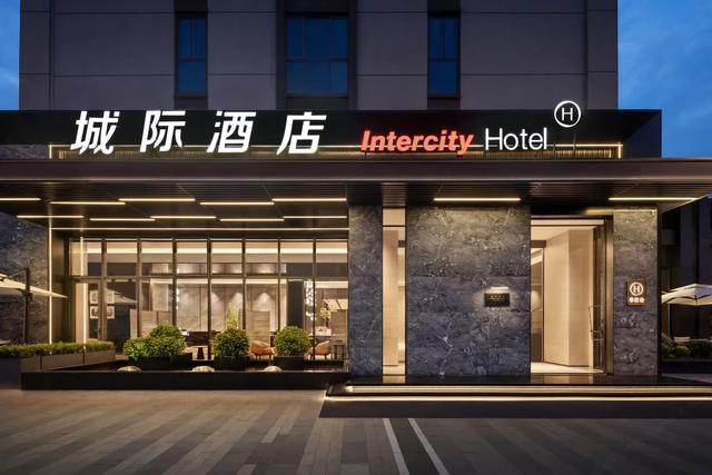 酒店万元单车引热议,“共享体面”新玩法 普通人也能体验高端生活