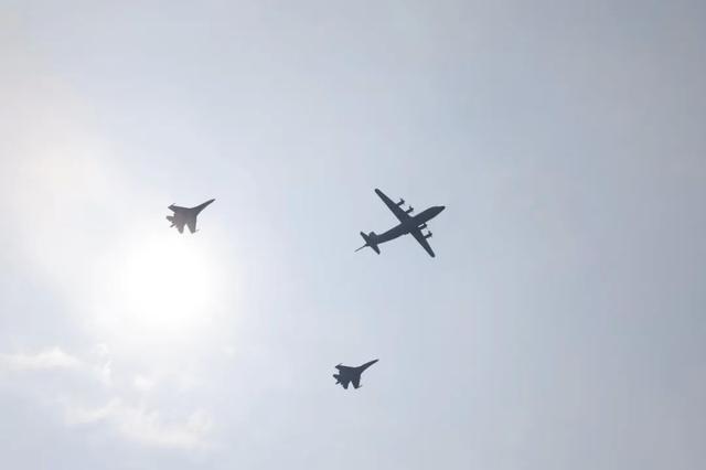 歼‑16D如何为隐身战机“开路”