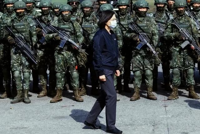 日本连开3枪，蔡英文已离岛，事态严重了，解放军通牒发往东京