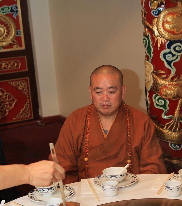释永信被抓30天，李湘终于坦白两人关系，亲吻照的真相终于大白