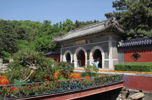 中国有一古庙，庙不大，却有武警全天站岗，到底有什么过人之处？