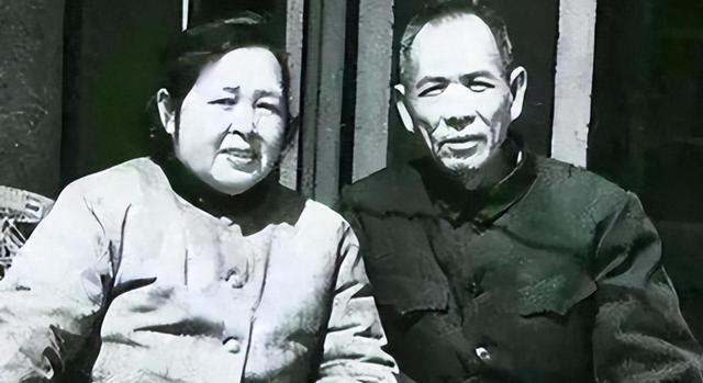 聂帅晚年很少过问军队事务，得知老部下的处境后，还是批了张条子