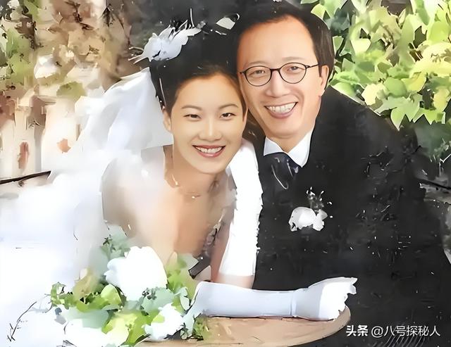 儿子才满20，丈夫便已是七旬老人，嫁给富翁的伏明霞现在后悔不？
