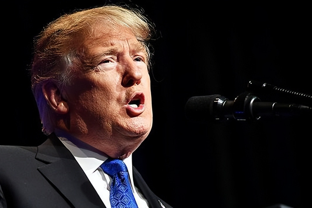 美军重兵压境委内瑞拉，特种部队航母群就位，这场对峙引爆拉美？