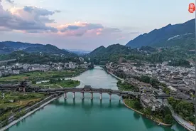 重庆唯一的5A级古镇，参观世界最长风雨廊桥，欣赏精彩的非遗演出图片