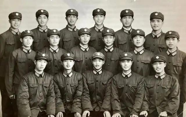 为什么“六五式”红领章红帽徽的军装都被老兵们喜欢？