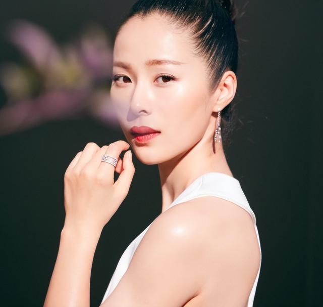 官宣离婚不到24小时，江一燕被扒底朝天，隐婚生女只是冰山一角