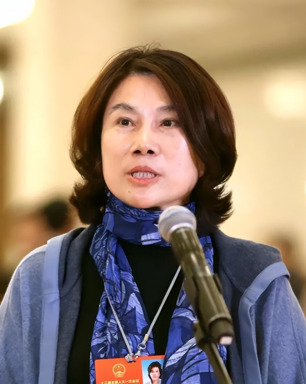 高管内外勾结骗钱风波才完，网友伪造董明珠言论，格力已维权