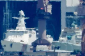 海警版052D涂装下水！主炮雷达两点改进，柴燃动力不怕对方飙船图片