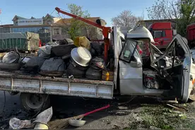 今天早上，108国道祁县段，三轮车和大货车相撞……图片