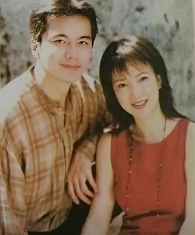 “古典第一美人”何晴辞世，与许亚军的半生羁绊