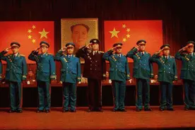 开国上将有57位，为何1955年只有55人被授予上将军衔？图片