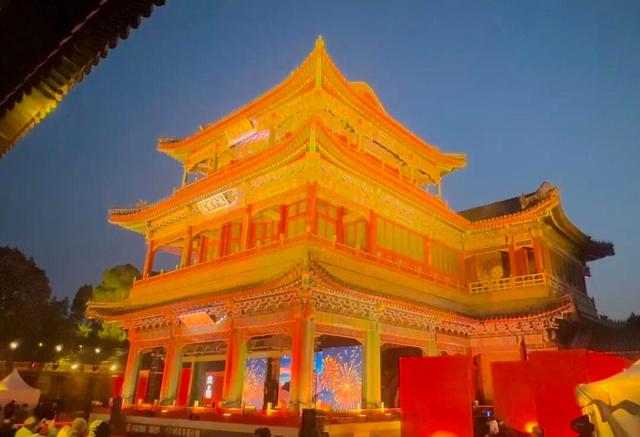 “溜达”着看表演！颐和园里上演“奇妙夜”