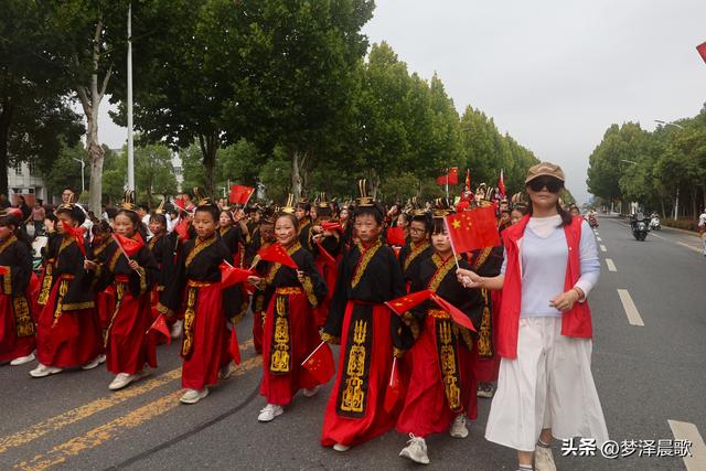 湖北：云梦国庆大巡游 楚韵风华映盛世 祥云欢歌庆华诞