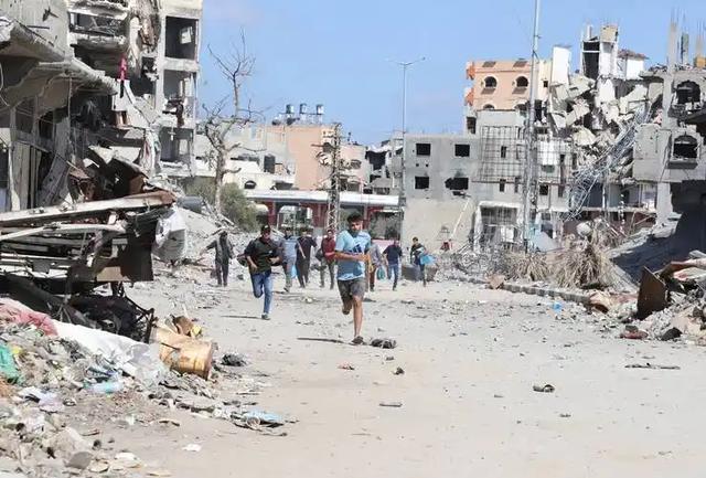 出大事了，美军拦截俄罗斯油轮；以色列不宣而战；泽连斯基或下台