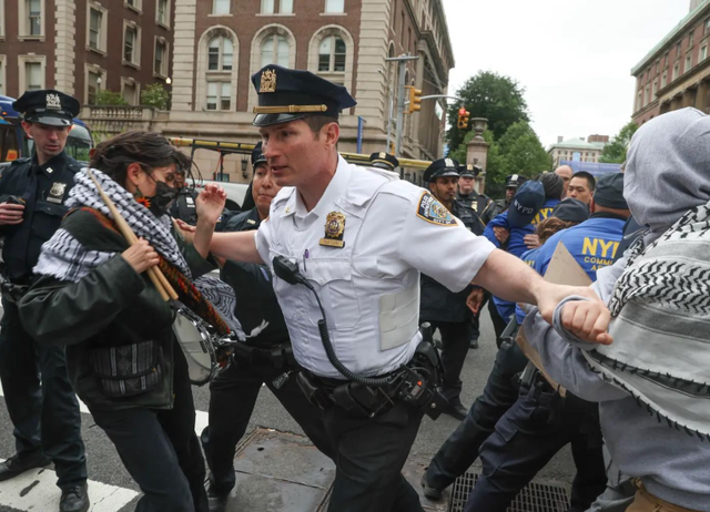 忍着剧烈癌痛，拜登当着全世界的面，给中国下了一份“战书”