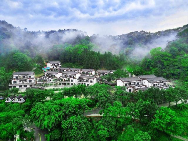 天露山水迎万国佳丽 2025万国小姐总决赛指定度假区谱写文旅新篇