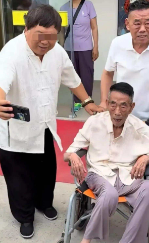 杨议被曝让正妻小三同吃住，带私生子回家，败光杨少华最后的体面