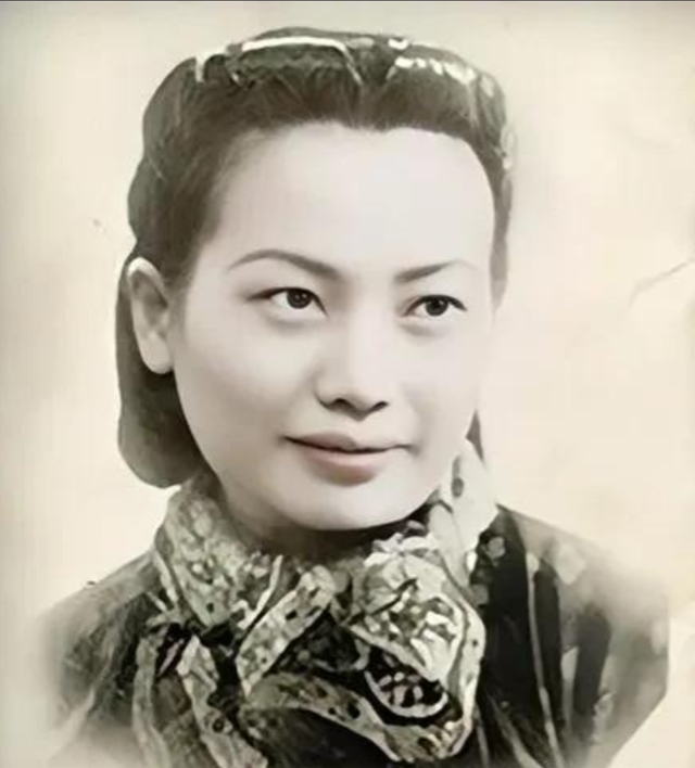 与戴笠偷情背着丈夫打胎的“杭州第一美人”，私房照曝光美人相貌