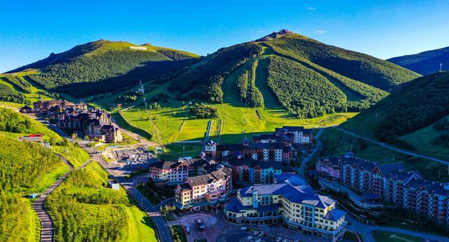 距离北京只有200公里的避暑旅行地，气候比承德凉爽比北戴河更近