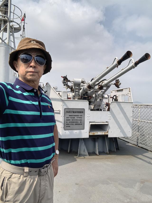 登上“丹东舰”勾起当兵回忆，参观“纪念馆”崇敬烈士英雄。