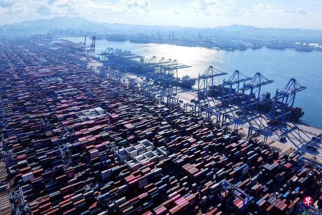 美国财长破防了：中国再不卖稀土，我就把几十万留学生全赶回去！