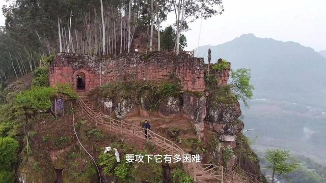 重庆江津丹霞绝壁上的军事要塞，冷兵器时代堪称不可攻克之地